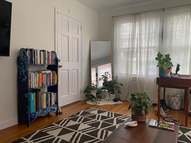 2344 Oak St #3 — Photo 7