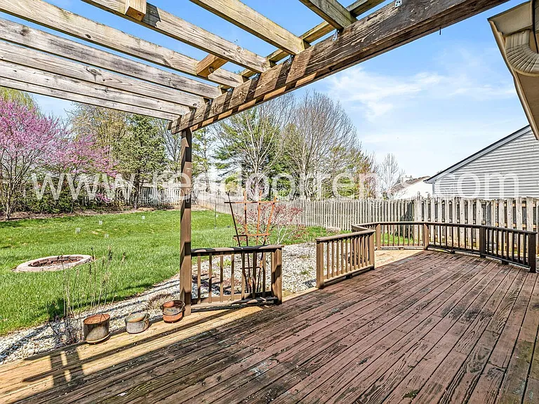 1522 Lake Point Ln N — Photo 30