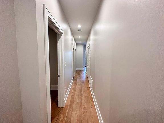 5th image of 930 N Wolcott Ave #2