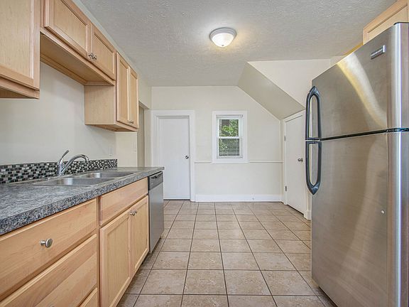 2nd image of 832 1st St NW