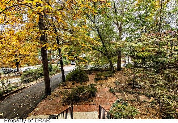 4th image of 818 Azalea Dr