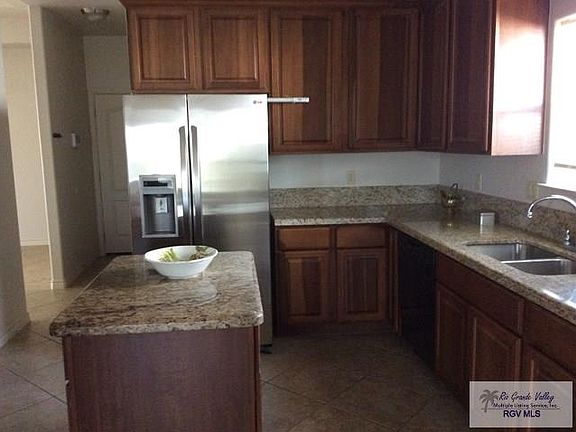 2nd image of 3520 Heritage Cir