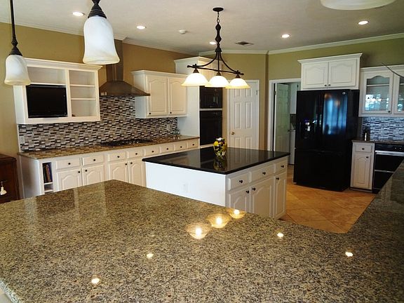 5th image of 485 Kayla Dr