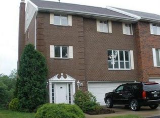 14 Manorfield Cir, Delmont, PA
