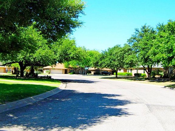 4th image of 3438 Cedarhill Dr