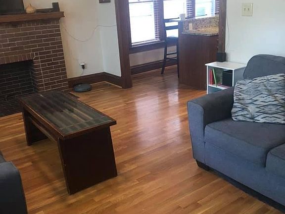 3rd image of 6018 Pershing Ave #B