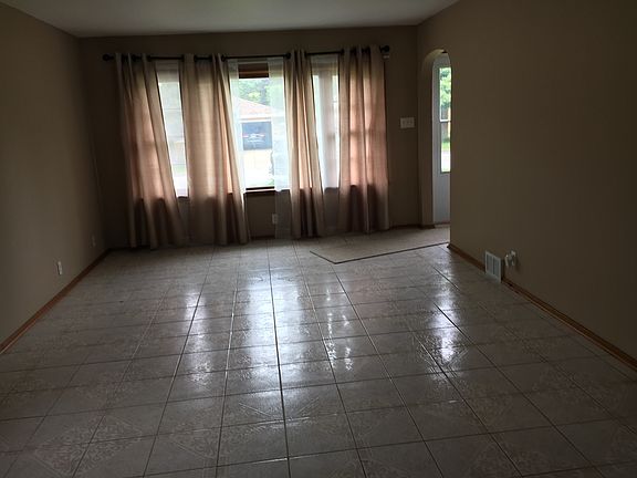 3rd image of 519 Oakwood Ave