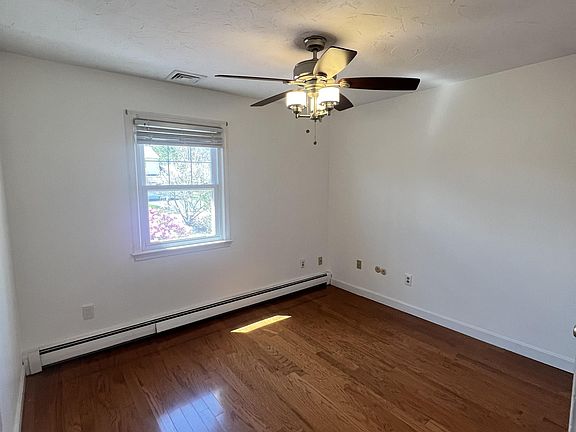 5th image of 3 Hearthstone Cir