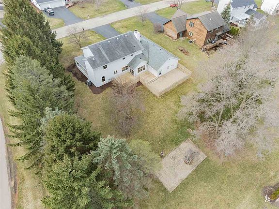 3rd image of 309 Echo Dr