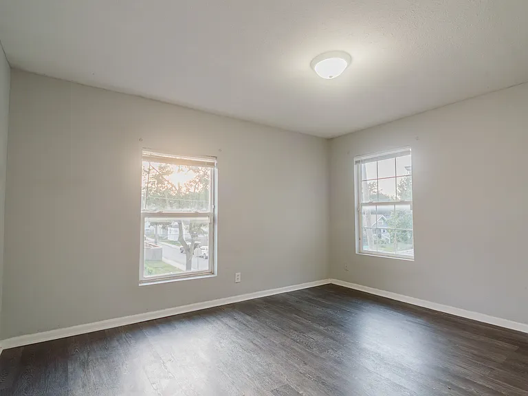 1103 N Keystone Ave — Photo 17