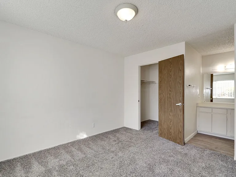 Clubside Apartments — Photo 10