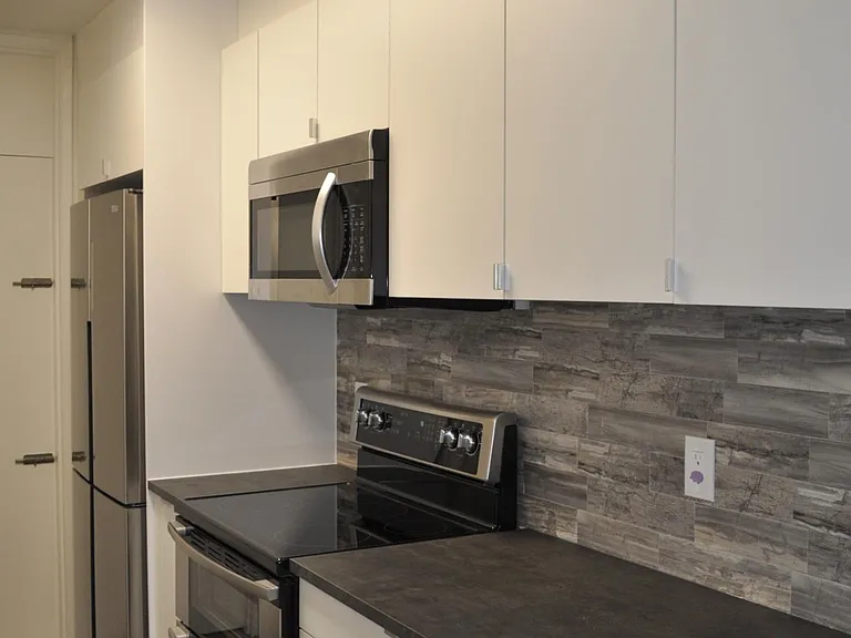 540 Kelton Ave — Photo 11