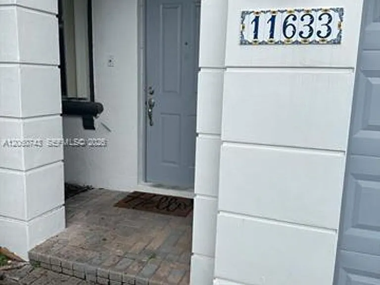 11633 NW 78th St #Townhouse 11633 — Photo 3