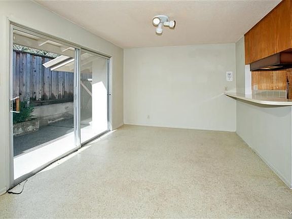 4th image of 1075 Calle Paseo