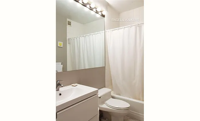 Rented by Engel & Völkers New York City | media 7