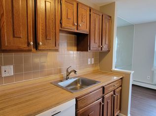 43 Balance Rock Rd APT 10, Seymour, CT 06483