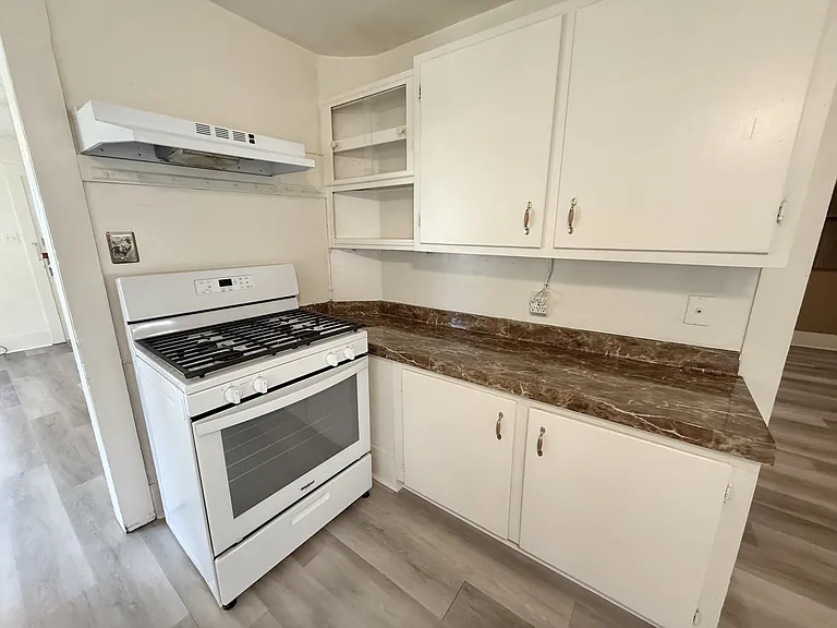 305 Beard St — Photo 11