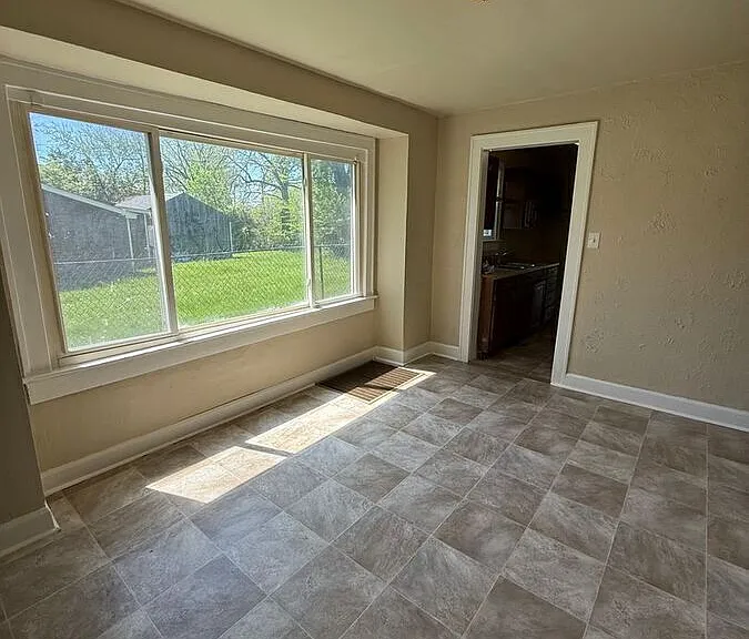 2864 Forest Manor Ave — Photo 17
