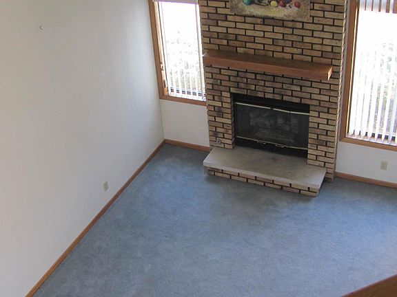 5th image of 1009 Lakewood Dr APT D