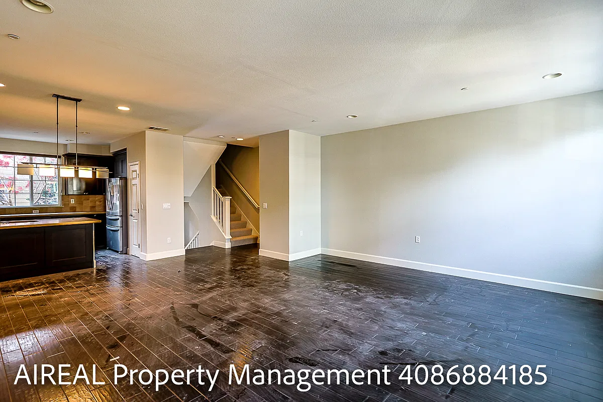 3 bed, 2.5 bath, 1564 sqft, $4,950 — Photo 4