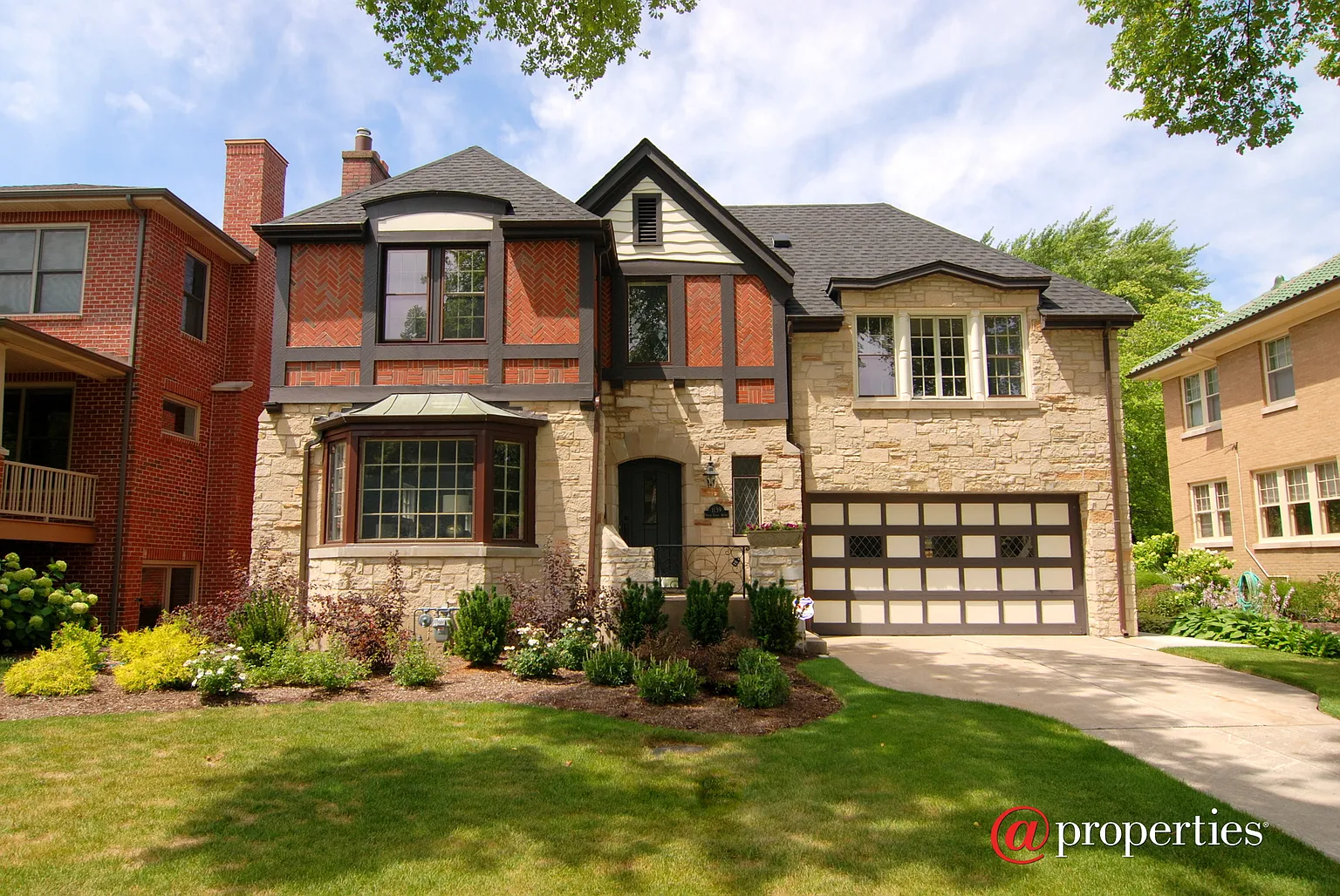 1139 N Grove Ave photo 1