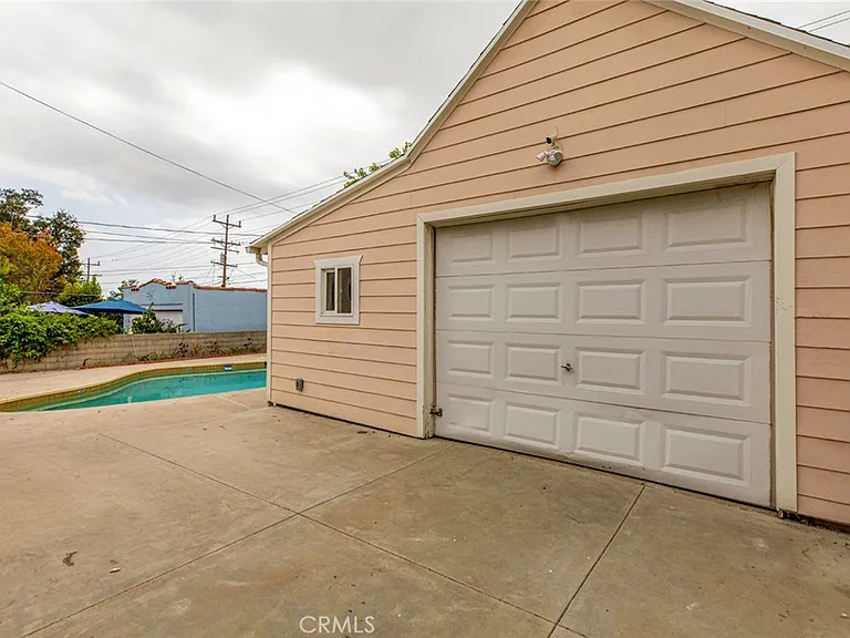 1333 Western Ave — Photo 33