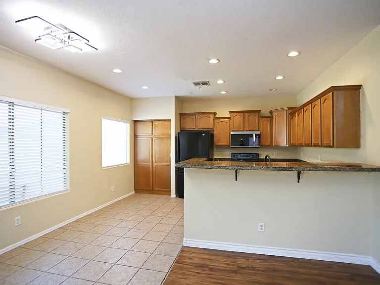 512 E Rainbow Dr — Photo 13