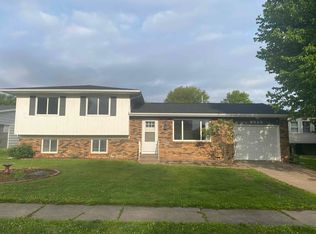 6528 Kelling St, Davenport, IA 52806
