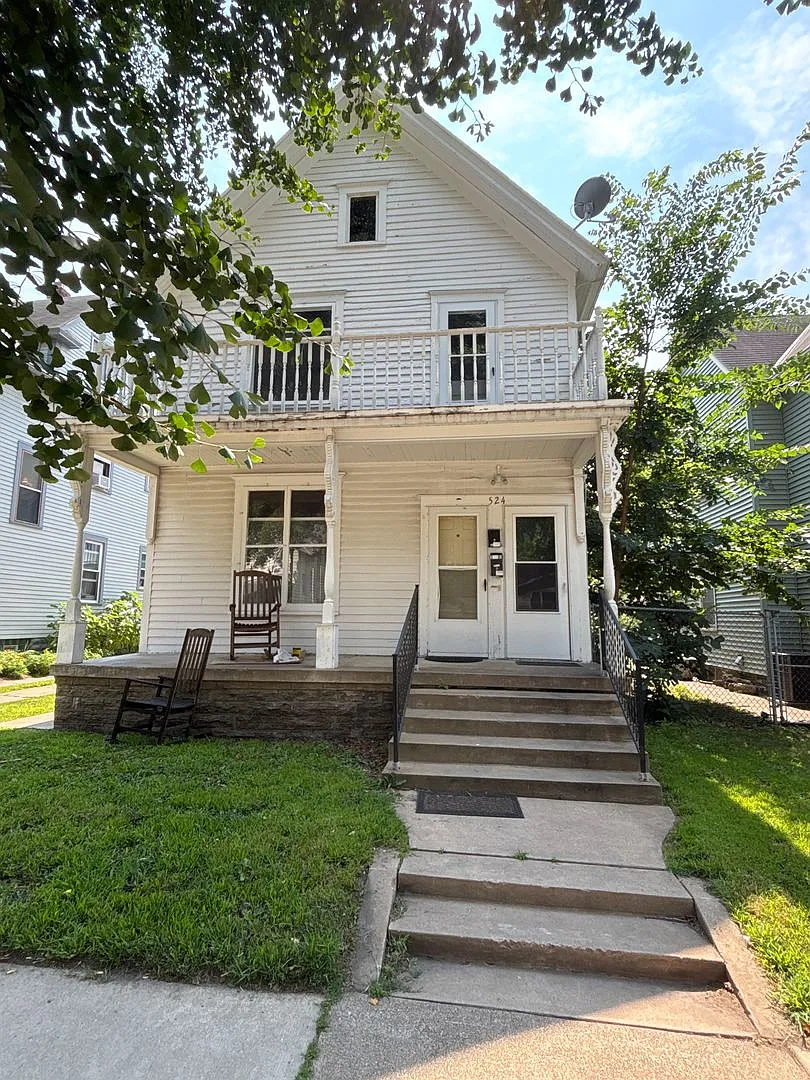 524 8th Ave NE — Photo 1