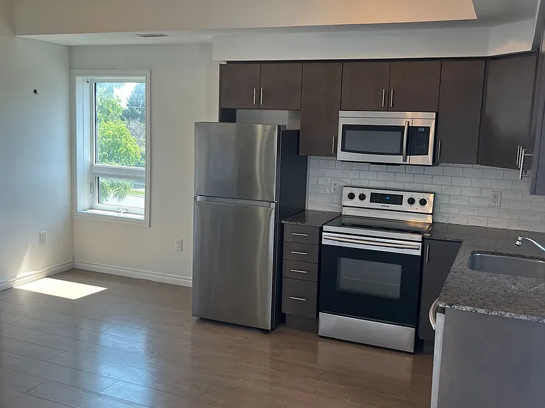 1430 Highland Rd W #3A — Photo 2
