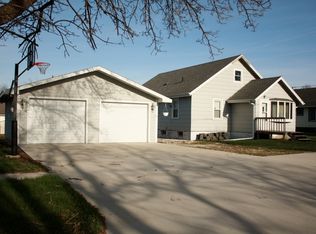 117 S Reynolds St, Latimer, IA 50452