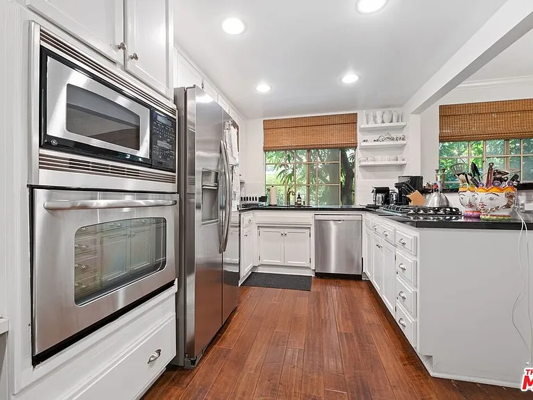 1375 Kelton Ave #107 — Photo 5
