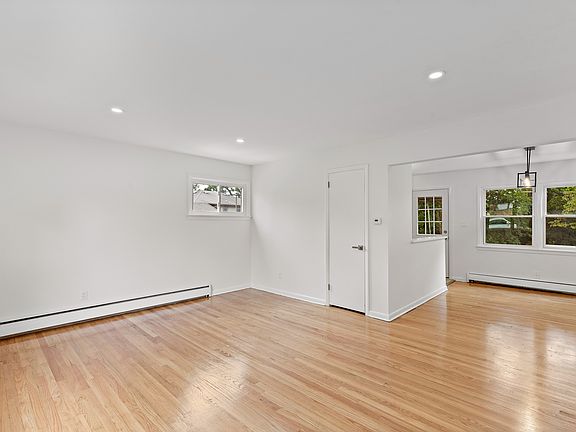 5th image of 12 Stanchak Ct #1