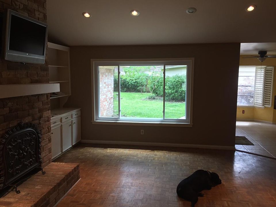 Living room with energy efficient picture window