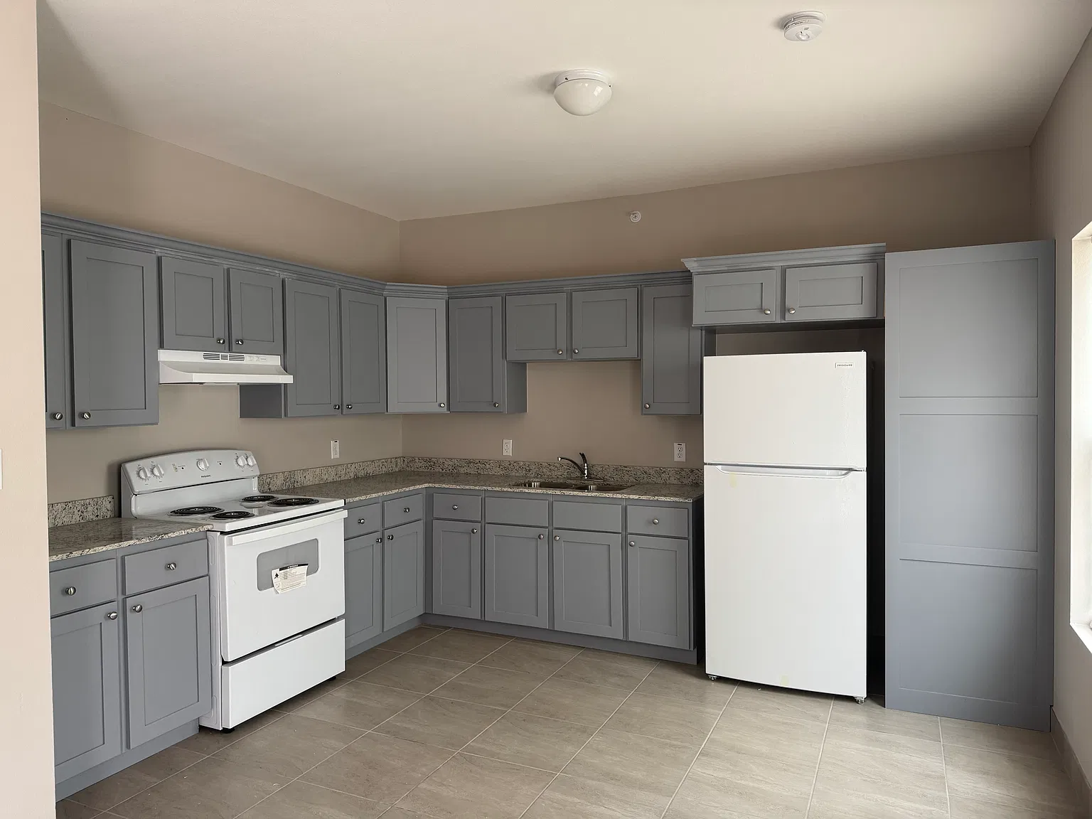 2 bed, 841 sqft, $950 — Photo 4