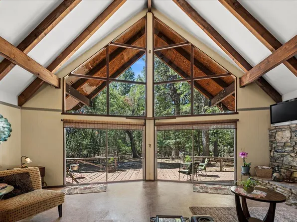 5695 Juarez Rd, Pollock Pines, CA 95726
