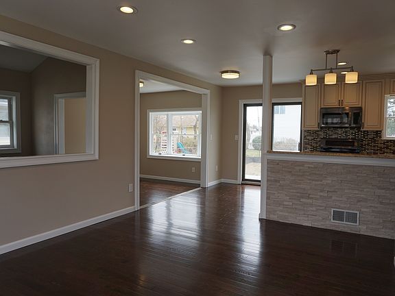 2nd image of 1036 N Clinton Ave