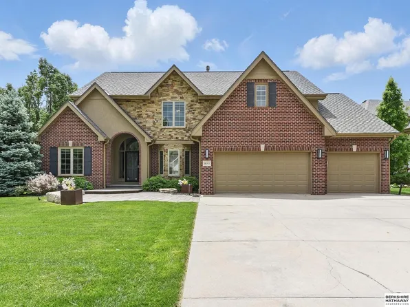 18313 Dupont Cir, Omaha, NE 68130