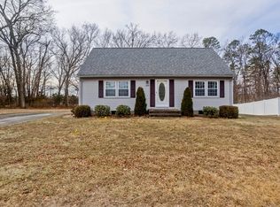 100 Loomis Dr, Chicopee, MA 01020