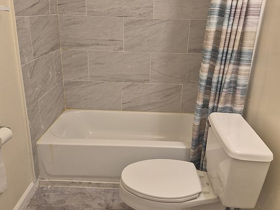 4th image of 2501 McVeary Ct APT B