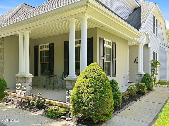 2nd image of 8 Magnolia Court
