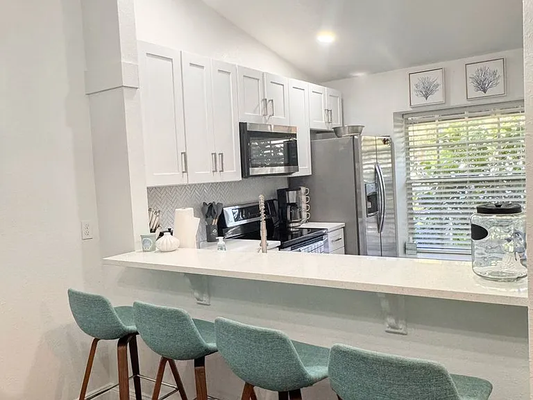 654 Capistrano Ct — Photo 8