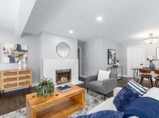 8112 N Poplar Dr, Fox Pt, WI 53217