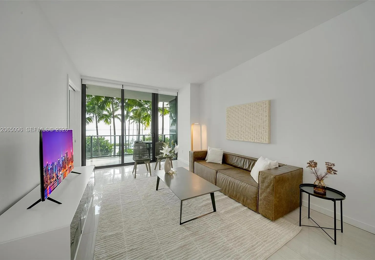 Gran Paraiso Condo — Photo 2