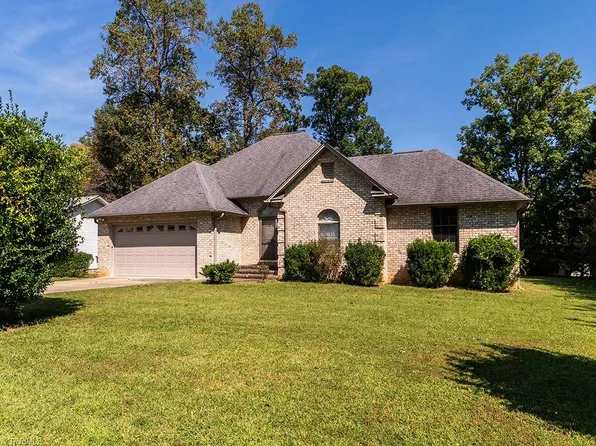 609 Rockwood Dr, Graham, NC 27253