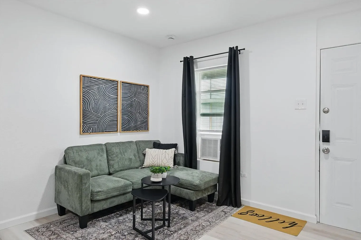 2 bed, 1.0 bath, 495 sqft, $3,373 — Photo 1