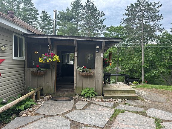 3rd image of 19 Allan Cres