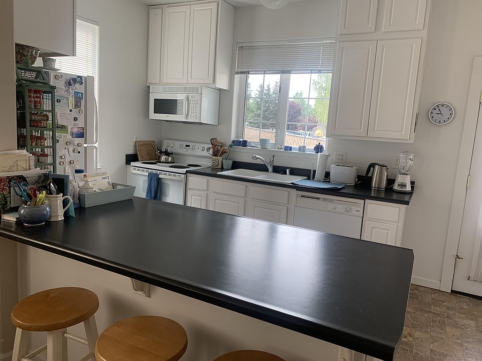 2nd image of 807 Carmen Dr #C