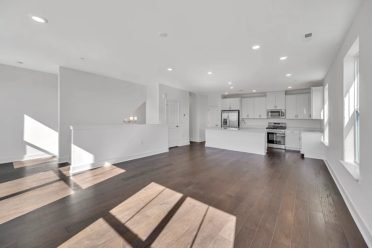 3 bed, 2129 sqft, $3,500 — Photo 4