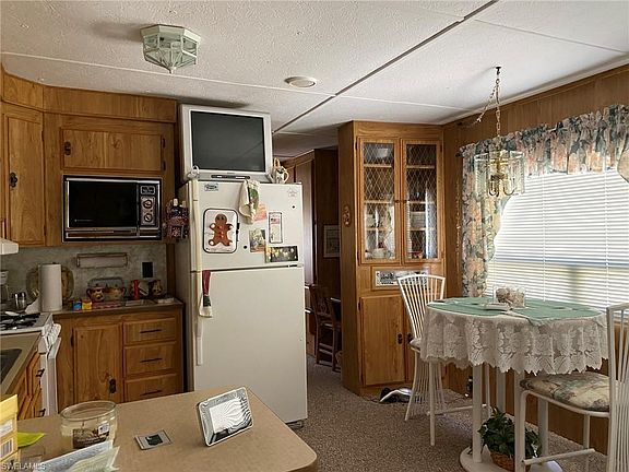 2nd image of 4520 Lantern Ln E